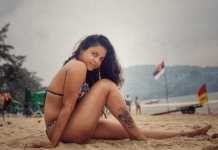 sumona-chakravarti-flaunts-her-curves-in-bikini
