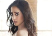 Raima sen topless photos