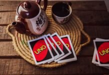 Uno card game